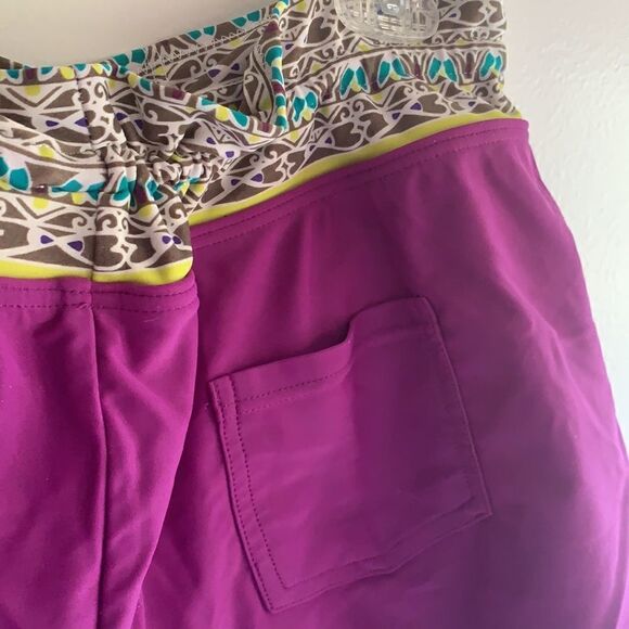 COLORFUL WOMEN’S SIZE MEDIUM ATHLETA SWIM/BOARD SHORTS - Picture 5 of 8